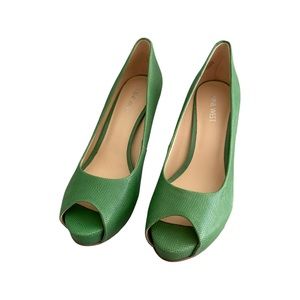 New Nine West Green Platform Heels